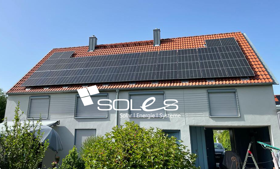 Solar und PV-Anlage in Deuringen auf dem Haus. Photovoltaik Firma