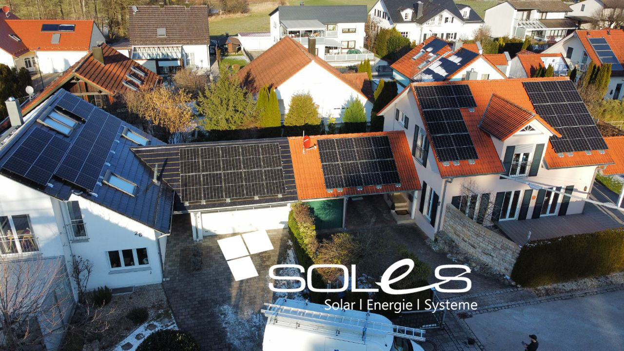 Photovoltaik Anlage auf dem Hausdach in Neusäß