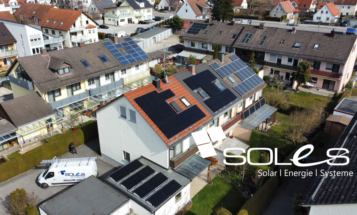 PV-Anlage, Photovoltaik Anlage auf dem Haus Dach in Gessertshausen